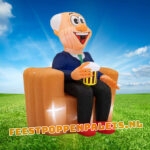 Abraham opblaasfiguur op sofa voor binnen