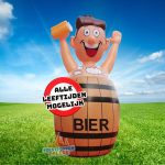 Een humoristische opblaaspop van een man in pikante pose, naakt in een biervat, ideaal voor een jubileumfeest. Deze opblaaspop voegt een speelse en feestelijke sfeer toe aan elk evenement, geschikt voor elke leeftijd. Perfect voor een unieke en grappige toevoeging aan je feestdecoraties!