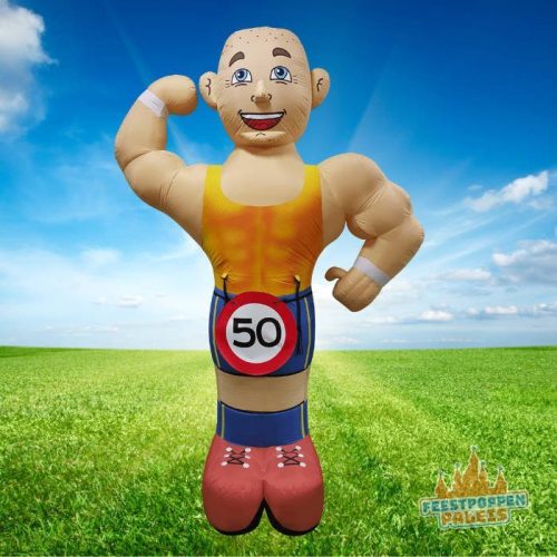 Sportieve Abraham opblaaspop van 50 jaar – vrolijk opblaasfiguur in sportoutfit, perfect voor een feestelijke en actieve verjaardag.
