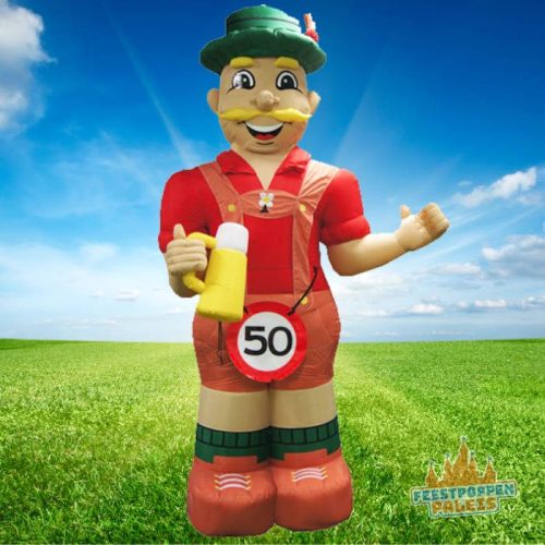 Opvallend opblaasfiguur van Abraham in Tiroler outfit, 4 meter hoog – perfecte eyecatcher voor een 50e verjaardag met Oktoberfest-thema.