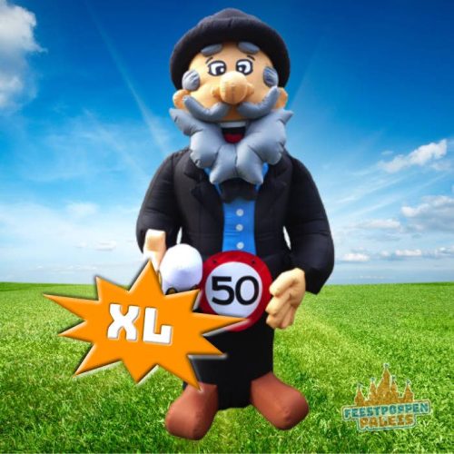Grappige opblaaspop van Abraham met een XL bierpul in de hand, ideaal voor een 50e verjaardagsfeest met een feestelijke en humoristische sfeer.
