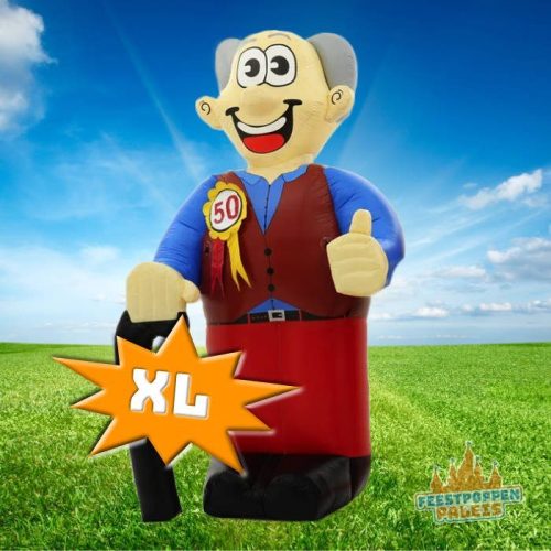 Gigantische Abraham met wandelstok – een opblaasbare feestpop van 4,5 meter die duidelijk laat zien: hier wordt iemand écht 50!