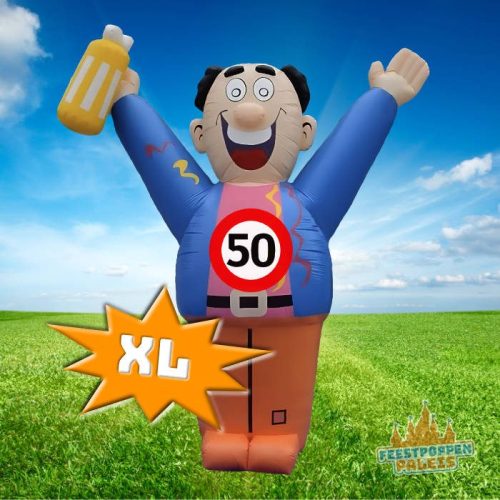 Opblaaspop van Party Abraham, 4,5 meter hoog en bekend van Frans Bauer, ideaal voor het vieren van een 50ste verjaardag!