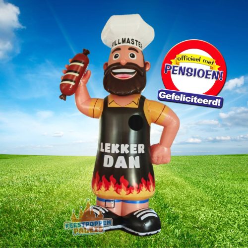 Verras de pensionado met een originele grillmaster opblaasfiguur: een vrolijke pop met baard, schort en grillworst, die elke tuin omtovert tot een BBQ-paradijs voor het pensioenfeest.