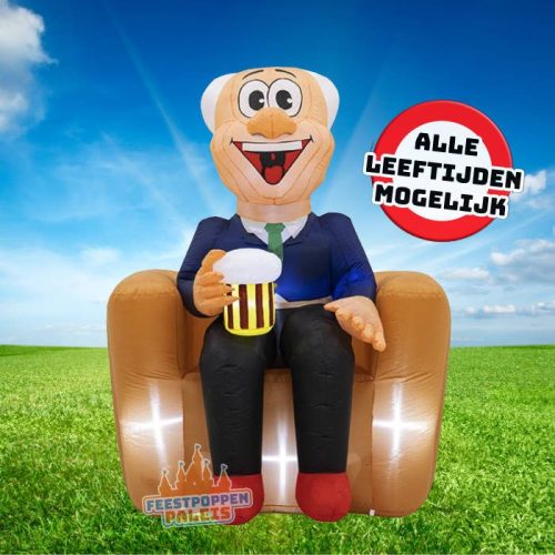 Verras de jarige met deze opvallende man op sofa opblaasfiguur voor binnen! Perfect voor elke leeftijd van 18 tot 99 jaar, compleet met ingebouwde verlichting en binnen een paar minuten opgezet in huis of op kantoor