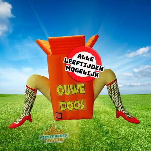Met deze opvallende "ouwe doos" opblaaspop steel je de show op elke verjaardag! De oranje doos met sexy benen en leeftijdsbanner tovert elk jubileum om tot een lachfestijn waar nog lang over nagepraat wordt.